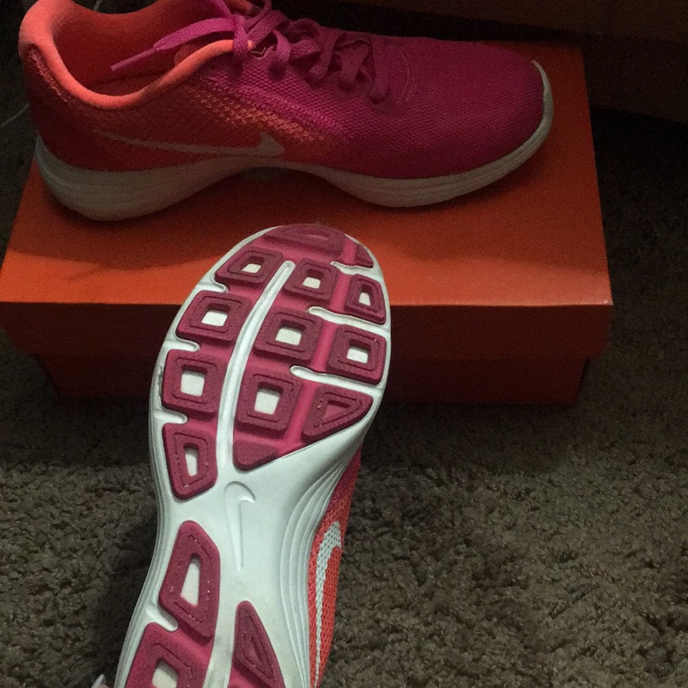Nike - Picture 4 of 4